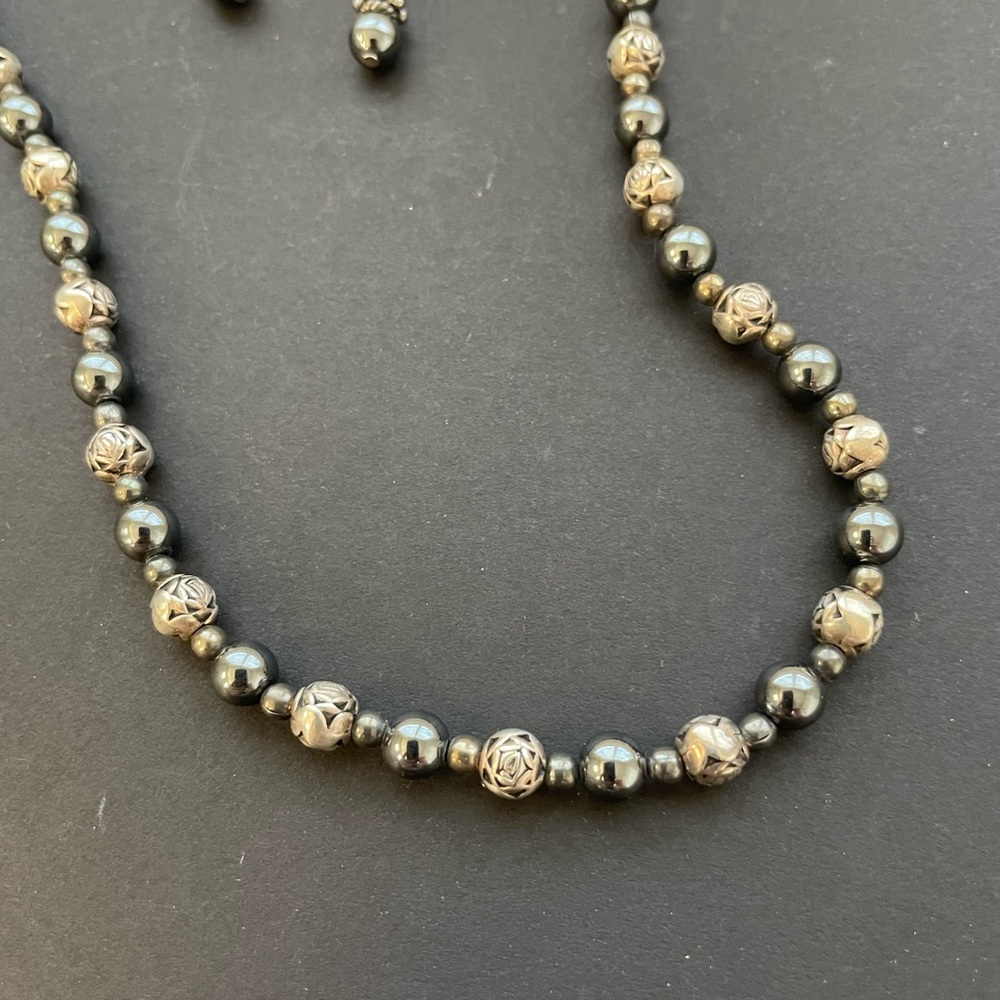Necklace with matching earrings- gray & silver color - Picture 3 of 6